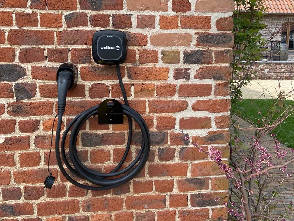 Wallbox laadpaal gevelmontage
